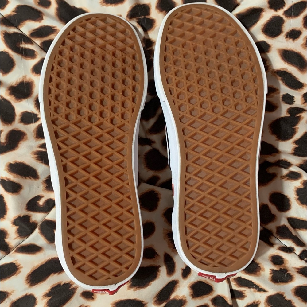 🩷Woman’s 6.5 Vans SlipOns🩷 - Picture 4 of 7